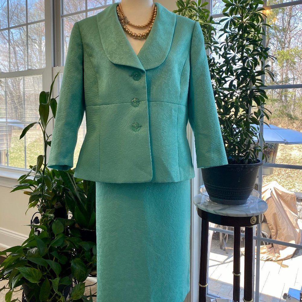 Kasper 2- Piece Skirt Suit